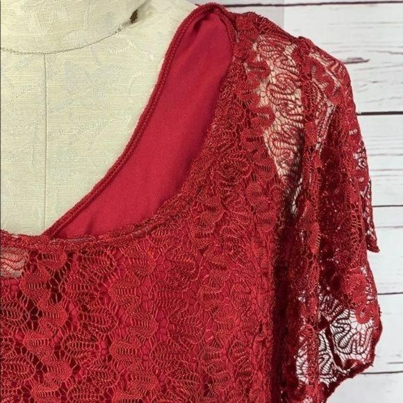 Lavish Woman's Blouse Burgundy Lace‎ Layered Size Medium NEW - Picture 6 of 10